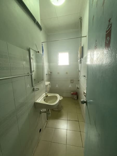 Usj 16 untuk Untuk Dijual - RM 1,280,000, Mac 2026 - Bathroom - PropertyGuru.com.my