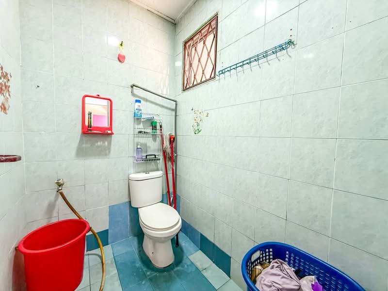 Taman Mawar TK 5 Taman Kinrara untuk Untuk Dijual - RM 449,000, Mac 2026 - Bathroom - PropertyGuru.com.my