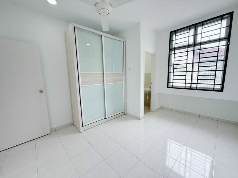 Rumah Teres 2 Tingkat untuk Dijual di Taman Setia Indah (Tebrau) - Kok Hui - Bedroom - PropertyGuru.com.my