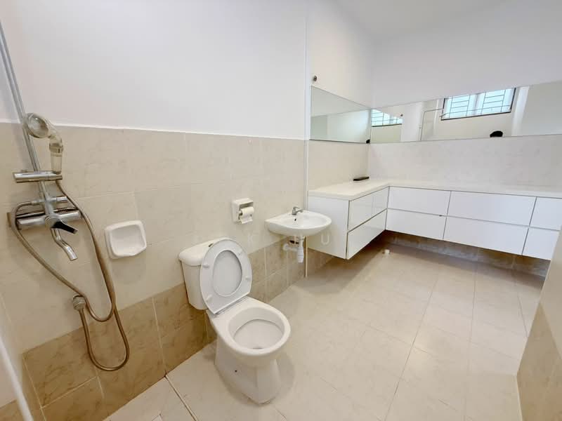 Rumah Teres 2 Tingkat untuk Dijual di Taman Setia Indah (Tebrau) - Kok Hui - Bathroom - PropertyGuru.com.my