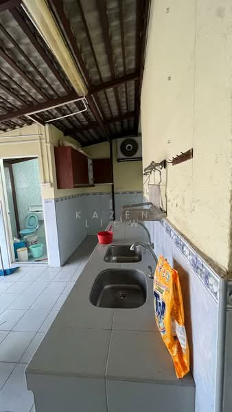 Taman Bukit Permai untuk Untuk Disewa - RM 1,400 /bulan, Mac 2026 - Kitchen - PropertyGuru.com.my
