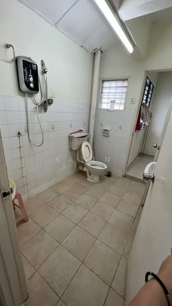 Taman Bukit Permai untuk Untuk Disewa - RM 1,400 /bulan, Mac 2026 - Bathroom - PropertyGuru.com.my