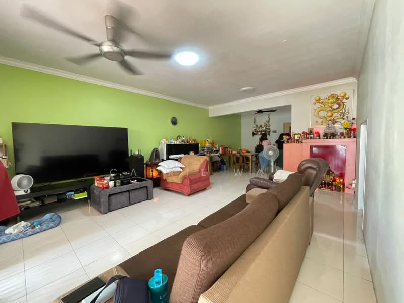 2.5-storey Terraced House for Sale in Seri Kembangan (Selangor) - Carrie Wan - Living Room - PropertyGuru.com.my