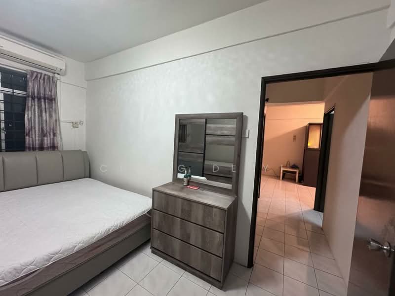 Taman Sungai Besi Indah untuk Untuk Dijual - RM 300,000, Mac 2026 - Bedroom - PropertyGuru.com.my