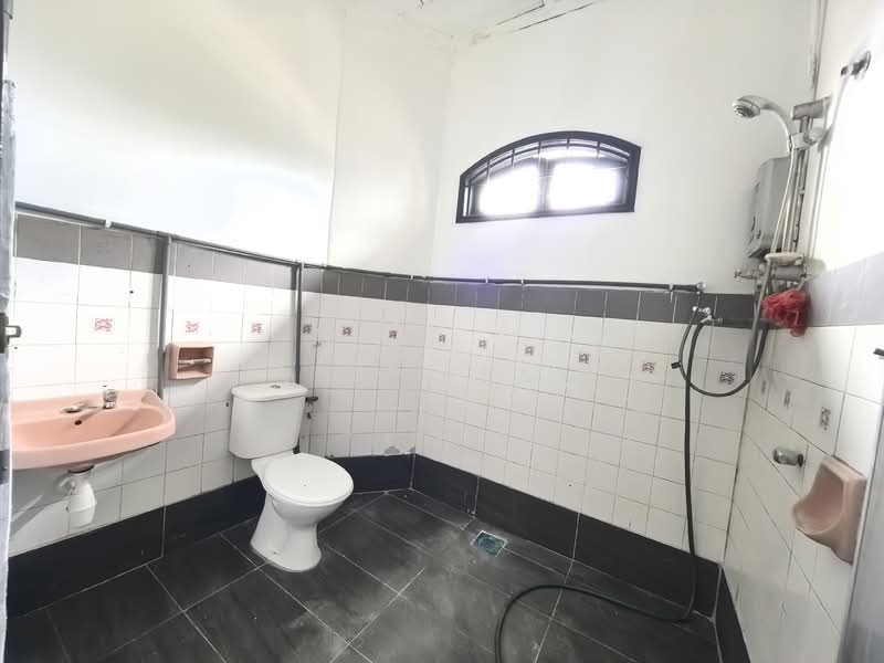 Bandar Tun Hussein Onn untuk Untuk Dijual - RM 700,000, Mac 2026 - Master Bathroom - PropertyGuru.com.my