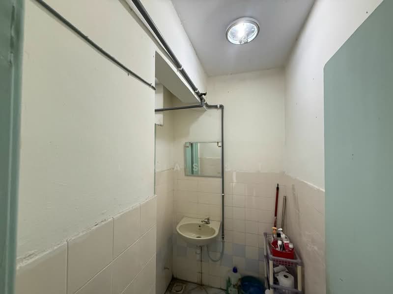 Condominium for Sale at Menara Alpha - Lucas Sit - Bathroom - PropertyGuru.com.my