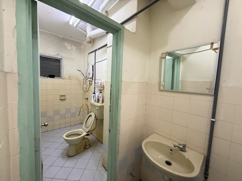 Condominium for Sale at Menara Alpha - Lucas Sit - Bathroom - PropertyGuru.com.my