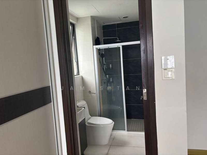Royal Strand @ Country Garden Danga Bay untuk Untuk Disewa - RM 2,900 /bulan, Apr 2026 - Bathroom - PropertyGuru.com.my