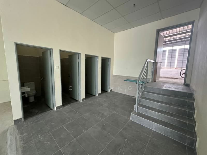 Warehouse for Rent in Klang (Selangor) - CW Kong - Bathroom - PropertyGuru.com.my