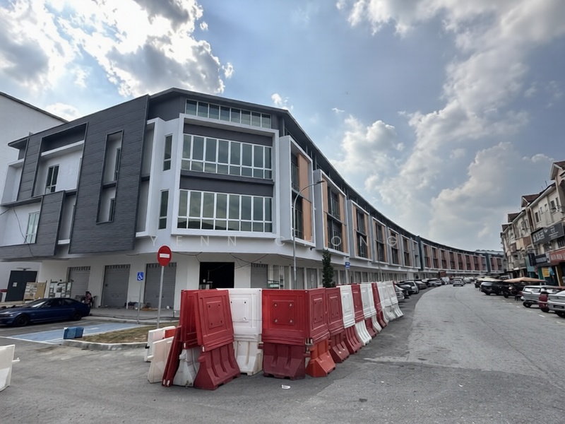 Shop / Office for Rent in Bandar Tasik Puteri (Rawang) - Yenn Chong - Exterior - PropertyGuru.com.my
