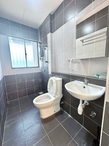 Service Residence for Sale at V-Residensi 5 - Bernice Poh - Bathroom - PropertyGuru.com.my