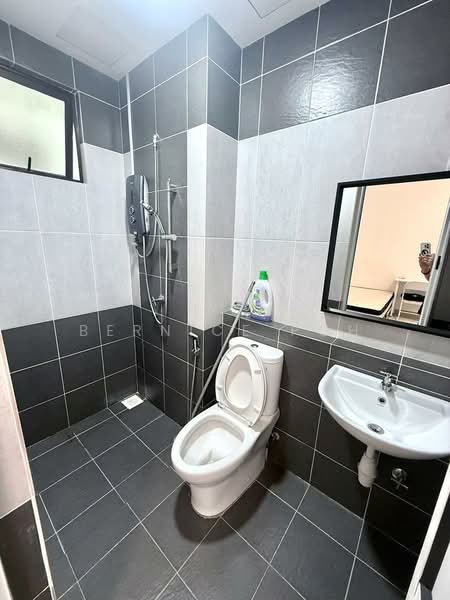 Service Residence for Sale at V-Residensi 5 - Bernice Poh - Bathroom - PropertyGuru.com.my