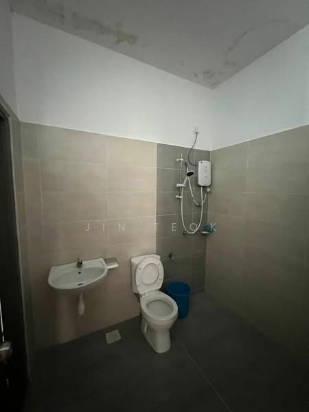 Cluster House for Sale in Taman Mutiara Mas (Skudai) - Jin Teok - Bathroom - PropertyGuru.com.my