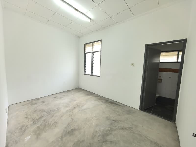 2-storey Terraced House for Sale in Bandar Tun Hussein Onn (Cheras) - Abby Tan - Room - PropertyGuru.com.my
