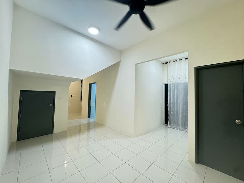 KITA Mekar (Townhouse) untuk Untuk Disewa - RM 1,300 /bulan, Mac 2026 - Living Room - PropertyGuru.com.my