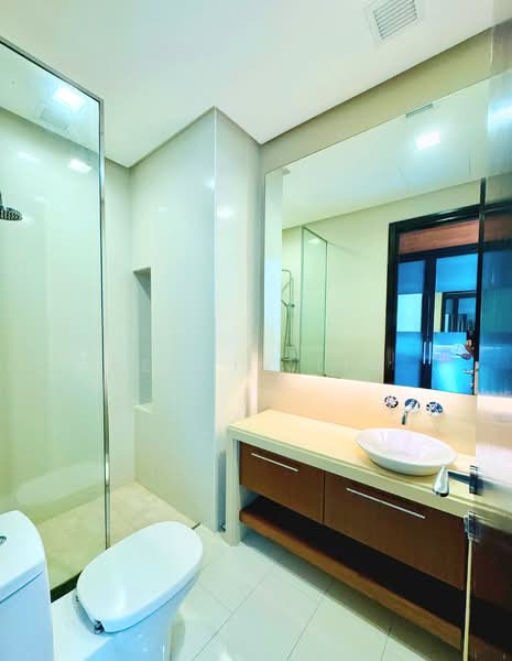 Straits Quay (The Suites at Waterside) untuk Untuk Dijual - RM 1,580,000, Mac 2026 - Bathroom - PropertyGuru.com.my