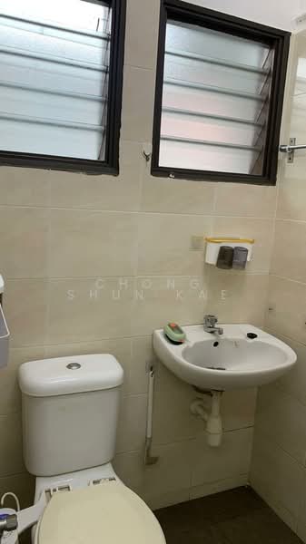 1-storey Terraced House for Sale in Bandar Kinrara Seksyen 1 (Bandar Kinrara) - Chong Shun Kae - Bathroom - PropertyGuru.com.my