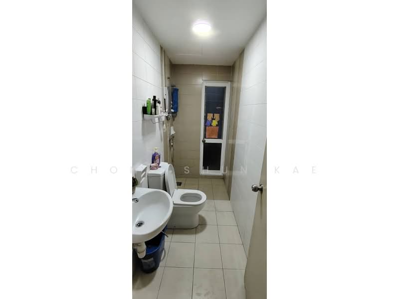 The Zest @ Kinrara 9 untuk Untuk Dijual - RM 480,000, Mac 2026 - Bathroom - PropertyGuru.com.my