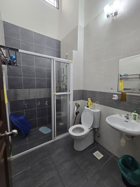 Rumah Kluster untuk Dijual di Taman Adda Heights (Tebrau) - Jet Pang - Bathroom - PropertyGuru.com.my