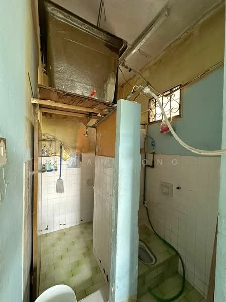 Flat for Sale at Flat Taman Perling - Chuan Hong Kee - Bathroom - PropertyGuru.com.my
