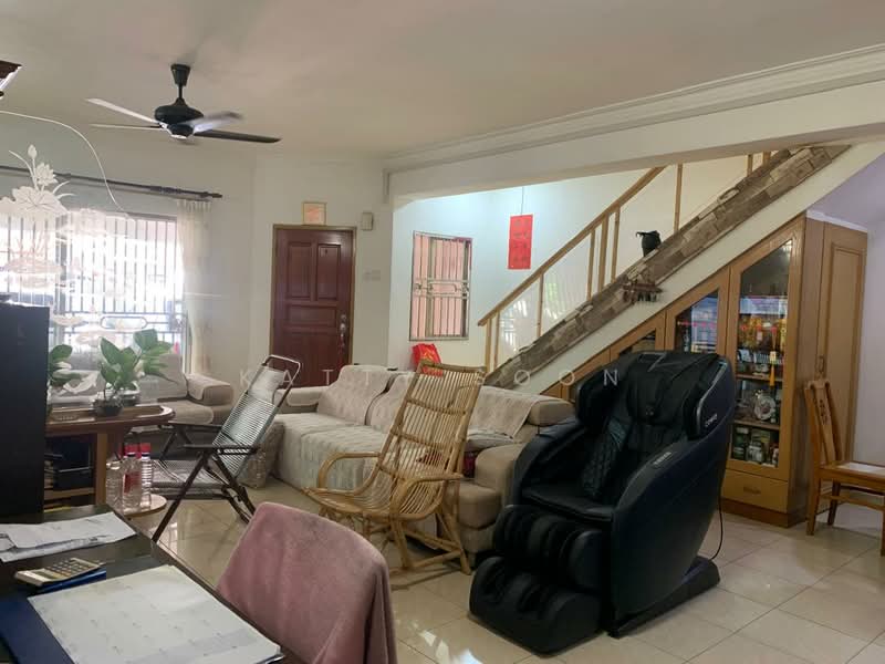 Rumah Teres 2 Tingkat untuk Dijual di Puchong (Selangor) - Katty Soon - Living Room - PropertyGuru.com.my
