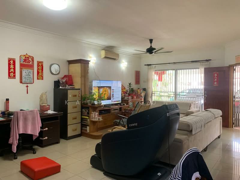 Rumah Teres 2 Tingkat untuk Dijual di Puchong (Selangor) - Katty Soon - Living Room - PropertyGuru.com.my