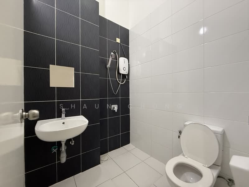 2-storey Terraced House for Rent in Eco Majestic (Semenyih) - Shaun Chong - Bathroom - PropertyGuru.com.my