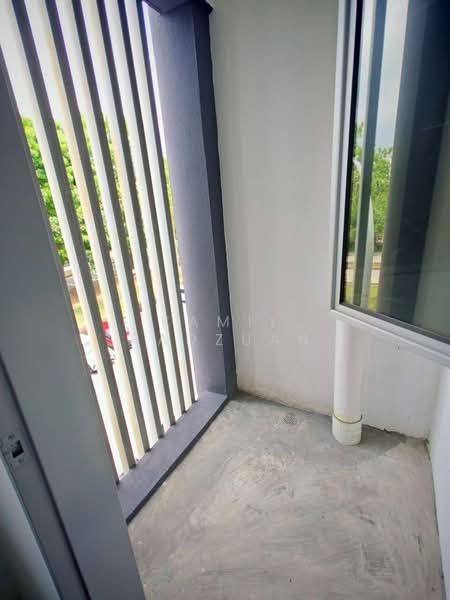 Shop / Office for Rent in Kajang (Selangor) - Kamil Radzuan - Balcony - PropertyGuru.com.my