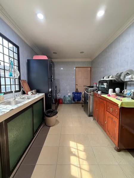 Taman Johor Jaya, Jalan Teratai untuk Untuk Dijual - RM 600,000, Mac 2026 - Kitchen - PropertyGuru.com.my
