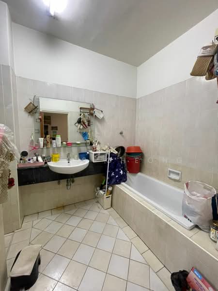 3-storey Terraced House for Sale in Jalan Ipoh (Kuala Lumpur) - Yanis Cheong - Bathroom - PropertyGuru.com.my