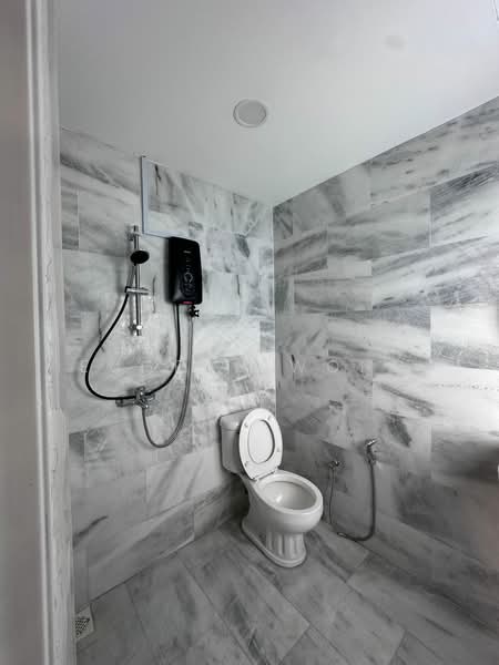 Semi-Detached House for Rent in Bandar Putra Permai (Seri Kembangan) - Eugene Wong - Bathroom - PropertyGuru.com.my