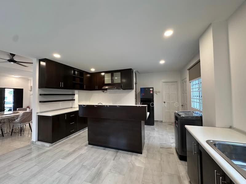 Semi-Detached House for Rent in Bandar Putra Permai (Seri Kembangan) - Eugene Wong - Kitchen - PropertyGuru.com.my