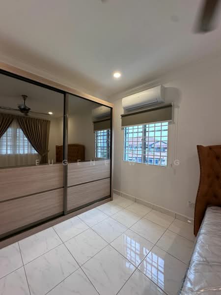 Semi-Detached House for Rent in Bandar Putra Permai (Seri Kembangan) - Eugene Wong - Bedroom - PropertyGuru.com.my