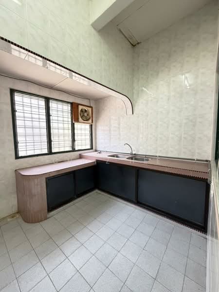 Townhouse for Sale in Ipoh (Perak) - Chriz Hee - Kitchen - PropertyGuru.com.my