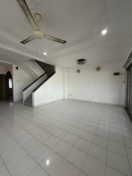 Townhouse for Sale in Ipoh (Perak) - Chriz Hee - Living Room - PropertyGuru.com.my