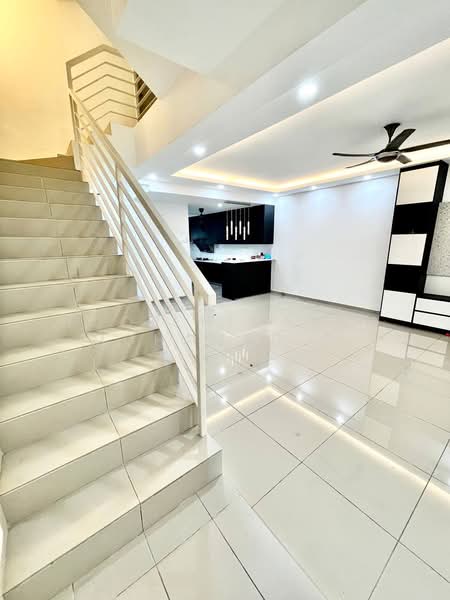 2-storey Terraced House for Sale in Bukit Rahman Putra (Sungai Buloh) - Noor Hidayah Mohamad Noor - Living Room - PropertyGuru.com.my
