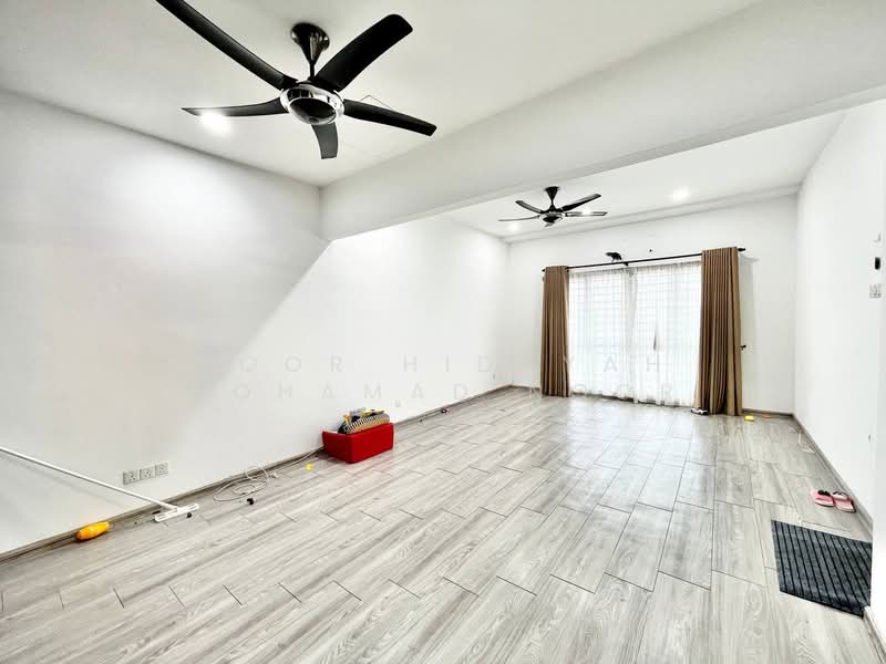 2-storey Terraced House for Sale in Bukit Rahman Putra (Sungai Buloh) - Noor Hidayah Mohamad Noor - Living Room - PropertyGuru.com.my