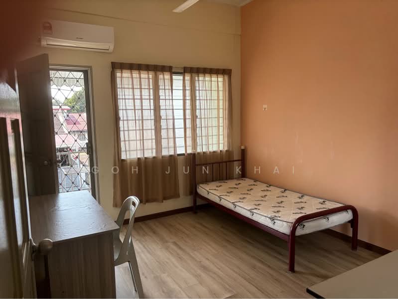Fully Furnished Taman Bukit Melaka / Bukit Beruang @ 2 Storey Terrace untuk Untuk Disewa - RM 1,200 /bulan, Mac 2026 - Bedroom - PropertyGuru.com.my