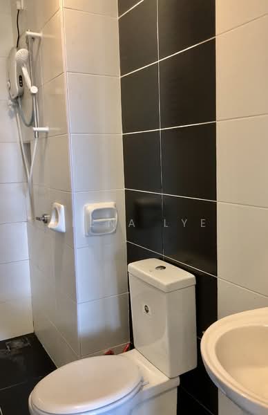 Service Residence for Sale at Sky View - Elena Lye - Bathroom - PropertyGuru.com.my