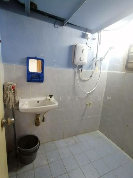 Flat for Rent at Setia Indah Flat - Nicholas Low - Bathroom - PropertyGuru.com.my