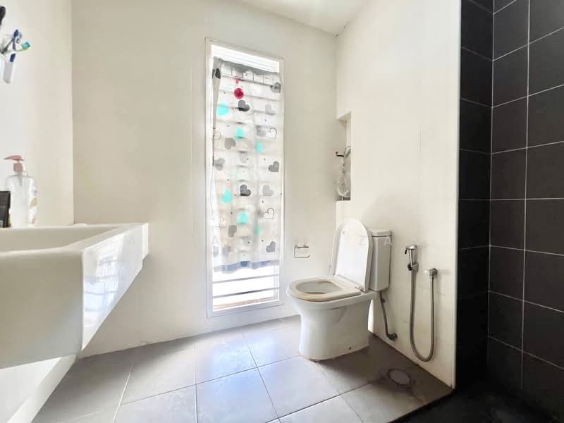 Taman Cahaya Alam untuk Untuk Dijual - RM 650,000, Mac 2026 - Bathroom - PropertyGuru.com.my