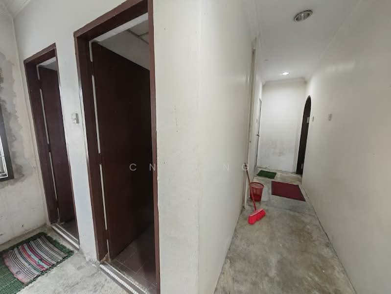 Kedai / Pejabat untuk Disewa di Taman Bukit Kempas (Tampoi) - CN Wang - Corridor - PropertyGuru.com.my