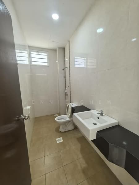 Semi-Detached House for Sale in Johor Bahru (Johor) - Jennie Chew - Bathroom - PropertyGuru.com.my