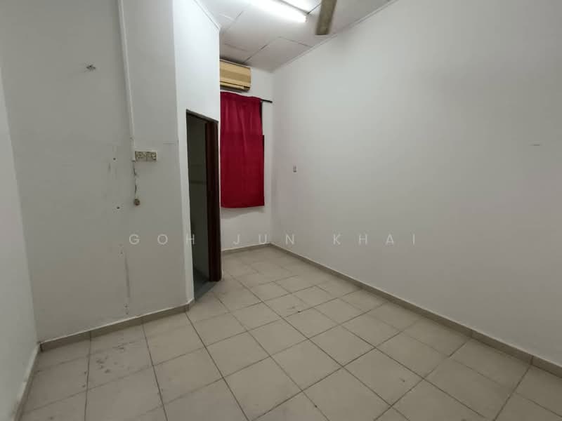 Taman Dahlia / Bukit Beruang @ Double Storey Terrace untuk Untuk Disewa - RM 1,100 /bulan, Mac 2026 - Interior - PropertyGuru.com.my
