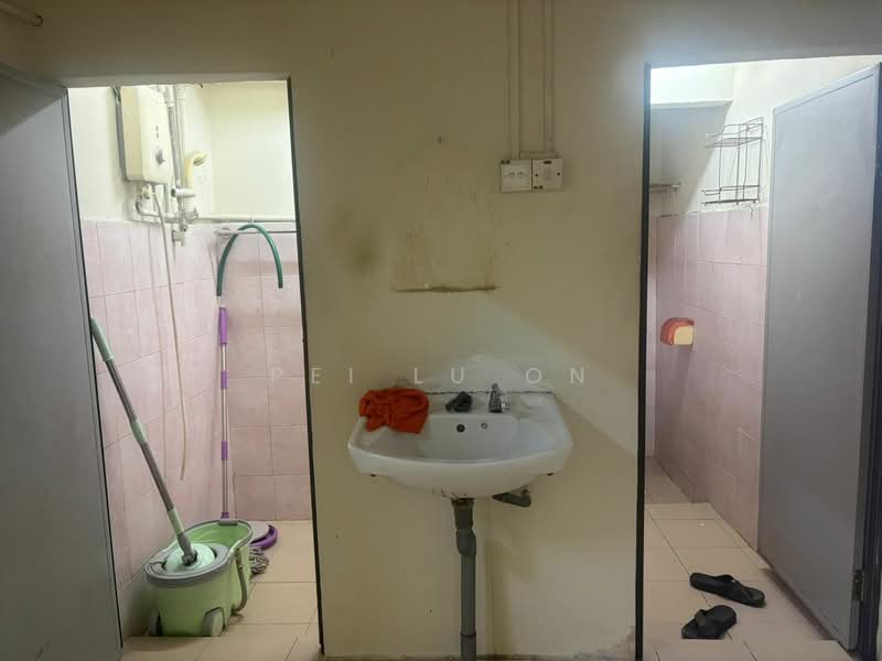 Taman Abad untuk Untuk Dijual - RM 680,000, Mac 2026 - Bathroom - PropertyGuru.com.my