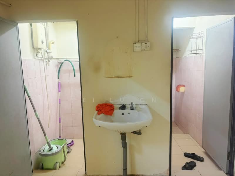 1-storey Terraced House for Sale in Taman Abad (Johor Bahru) - Pei Lu On - Bathroom - PropertyGuru.com.my