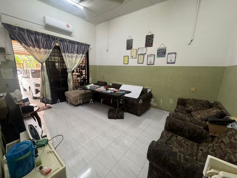 1-storey Terraced House for Sale in Batu Pahat (Johor) - ALHAFIZ AZIS - Living Room - PropertyGuru.com.my