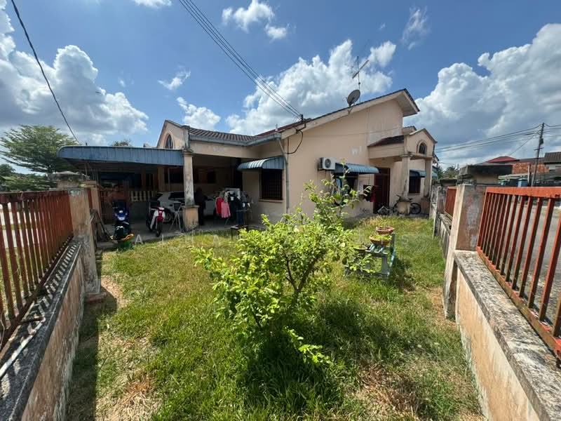 1-storey Terraced House for Sale in Batu Pahat (Johor) - ALHAFIZ AZIS - Exterior - PropertyGuru.com.my