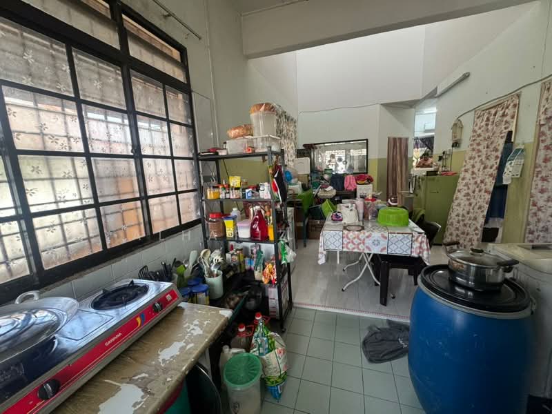 1-storey Terraced House for Sale in Batu Pahat (Johor) - ALHAFIZ AZIS - Kitchen - PropertyGuru.com.my
