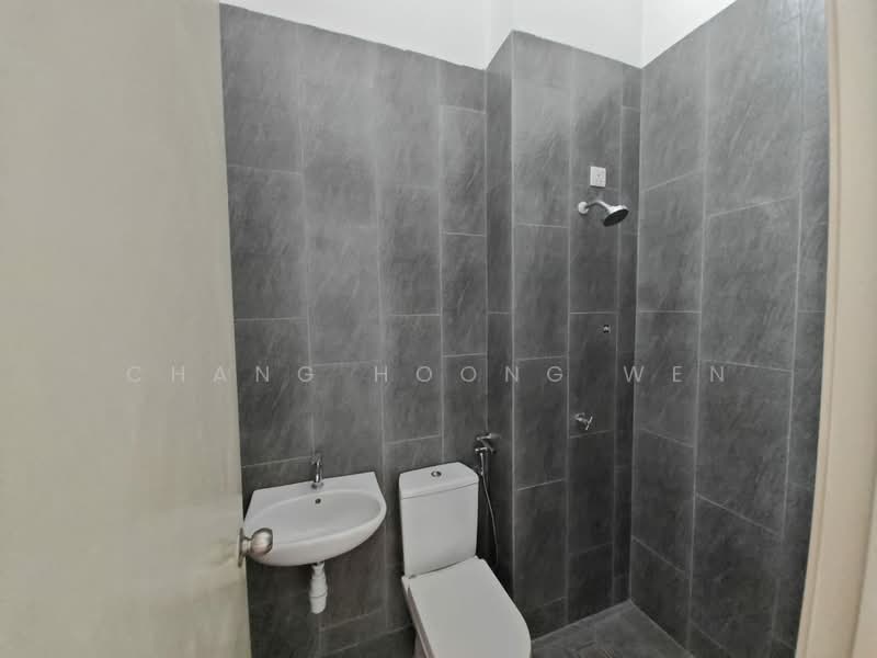 Rumah Teres 2 Tingkat untuk Dijual di Taman Puncak Saujana (Kajang) - Chang Hoong Wen - Bathroom - PropertyGuru.com.my